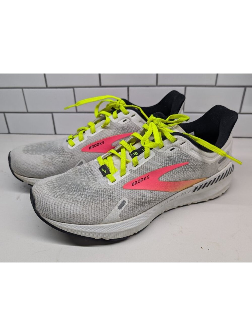BROOKS Launch GTS 9 Women's Running Shoes Gray White Pink 8.5 B 1203741B148